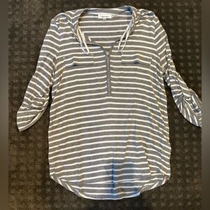 Calvin Klein qtr length sleeve dress shirt - sz SM